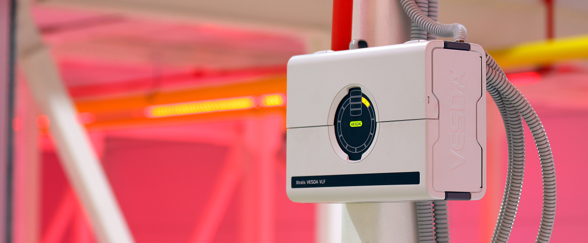 Модульный Дата-Центр оснащен системой раннего оповещения возгорания VESDA (Very Early Smoke Detection Alarm) и системой предотвращения возгорания, системой газового пожаротушения Novec.
Novec новое поколение средств пожаротушения, пришедшее на смену традиционным хладонам. Помимо высокой эффективности тушения огня оно обладает уникальным набором свойств, делающим его по-настоящему «чистым» агентом:
Novec не вызывает коррозии, обладает отличными диэлектрическими свойствами, не смачивает чувствительные к влаге материалы и быстро испаряется, поэтому он не нанесет ущерба клиентскому оборудованию Модульный Дата-Центр оснащен системой раннего оповещения возгорания VESDA (Very Early Smoke Detection Alarm) и системой предотвращения возгорания, системой газового пожаротушения Novec.
Novec новое поколение средств пожаротушения, пришедшее на смену традиционным хладонам. Помимо высокой эффективности тушения огня оно обладает уникальным набором свойств, делающим его по-настоящему «чистым» агентом:
Novec не вызывает коррозии, обладает отличными диэлектрическими свойствами, не смачивает чувствительные к влаге материалы и быстро испаряется, поэтому он не нанесет ущерба клиентскому оборудованию