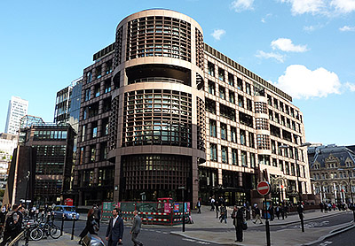 Juniper Networks помогает UBS трансформировать ЦОДы