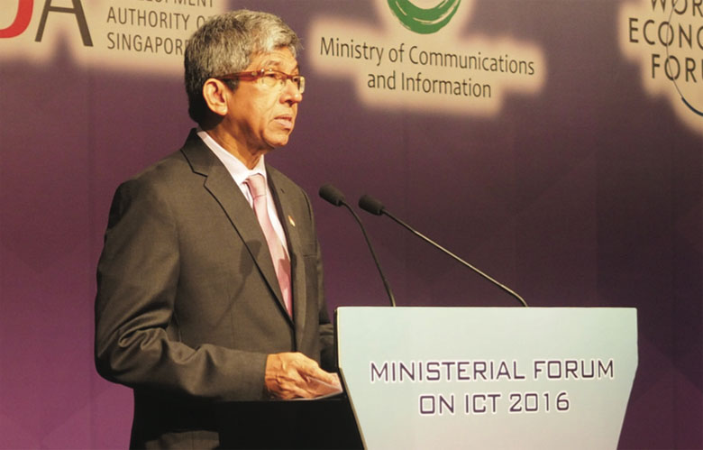 Министр информации и коммуникаций Сингапура Якоб Ибрагим