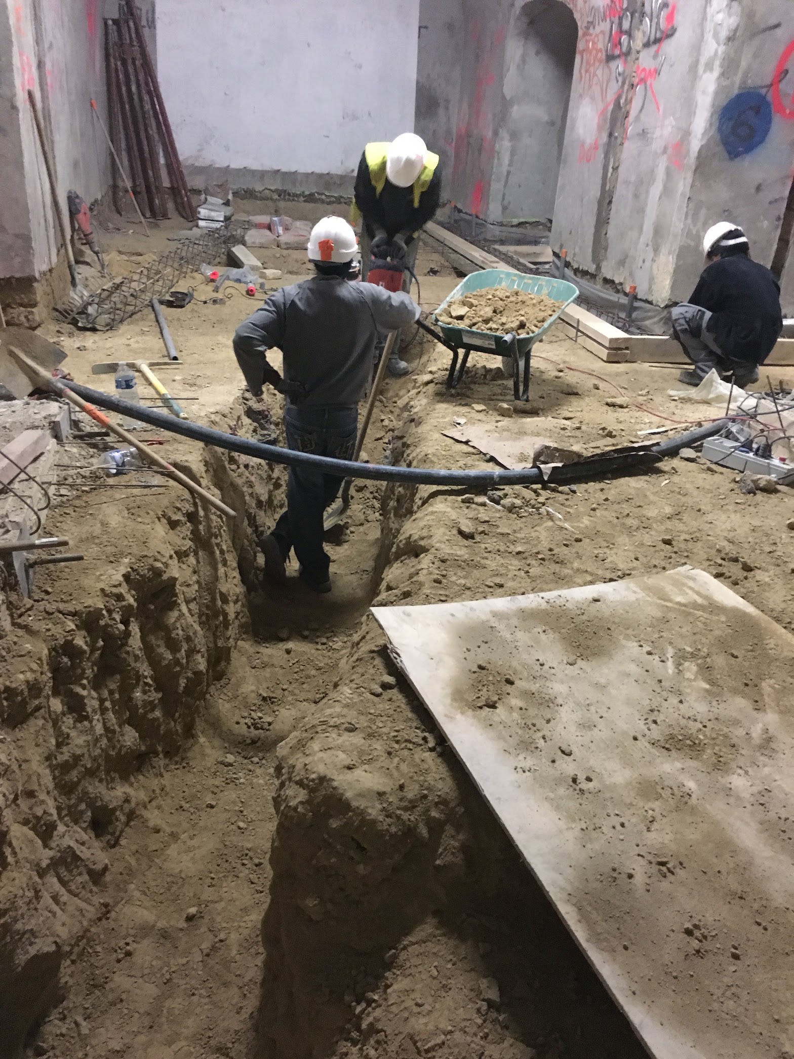 "Раскопки" бомбоубежища